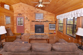 Tennessee honeymoon vacation cabin rental livingroom